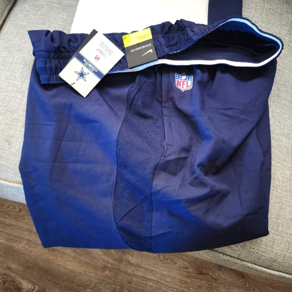 BNWT men's size Dallas Cowboys Nike drifit pants.